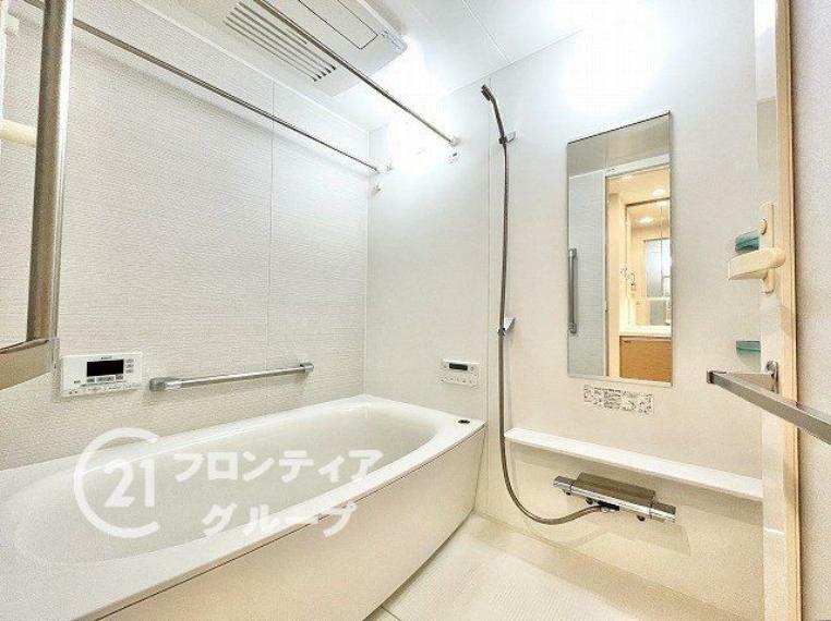 浴室 ゆったりサイズのシャワー付きバスルームです