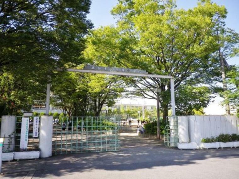 中学校 【中学校】草加市立谷塚中学校まで850m