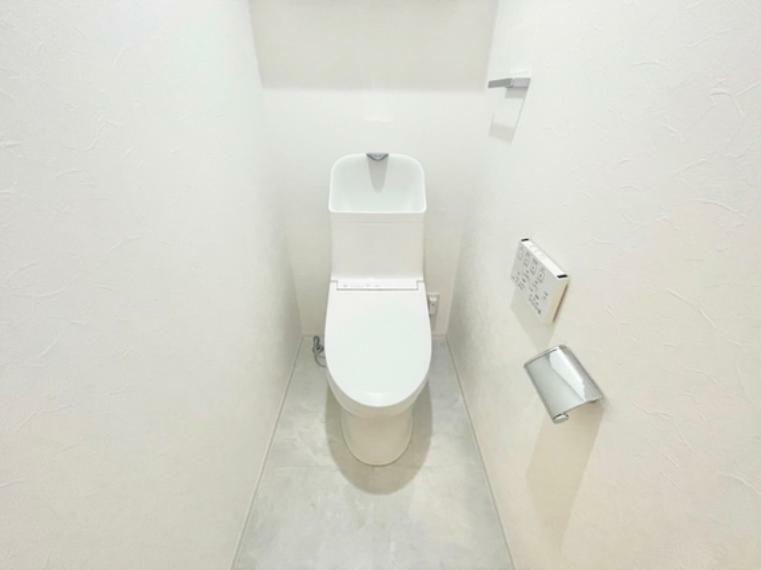 トイレ トイレはシンプルなデザイン。落ち着いた雰囲気のリラックス空間です。