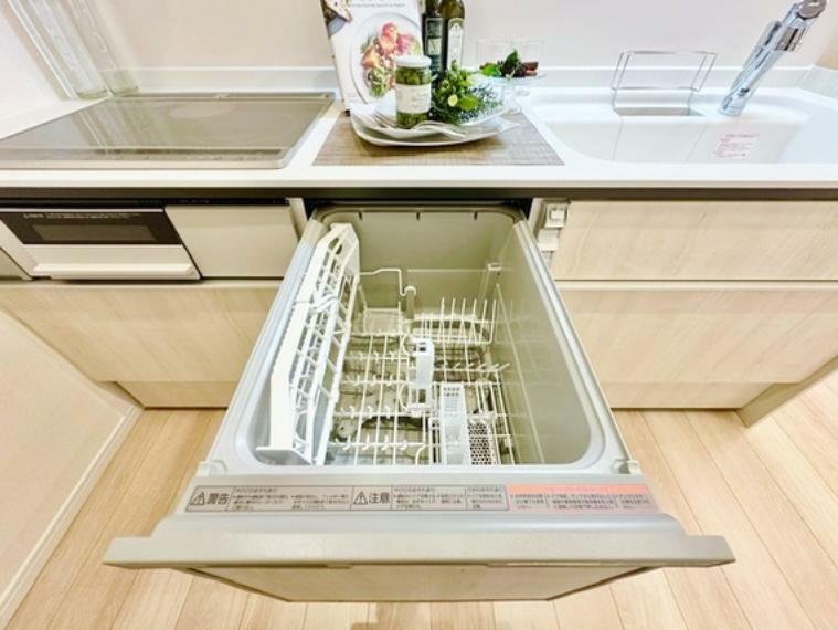 家事の時間短縮や効率アップ、節水にも威力を発揮。ビルトイン食洗機を採用。