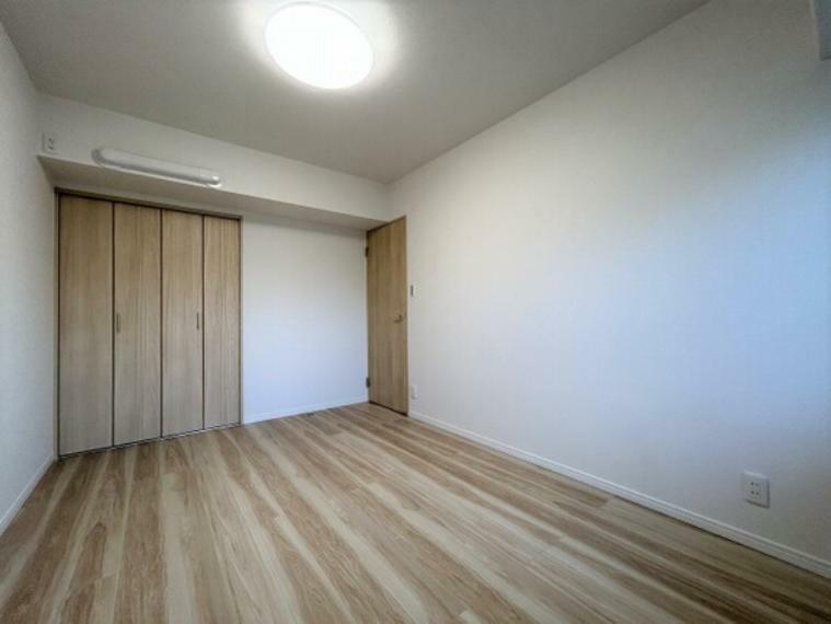 【洋室6.1畳】収納付きのお部屋になっております！