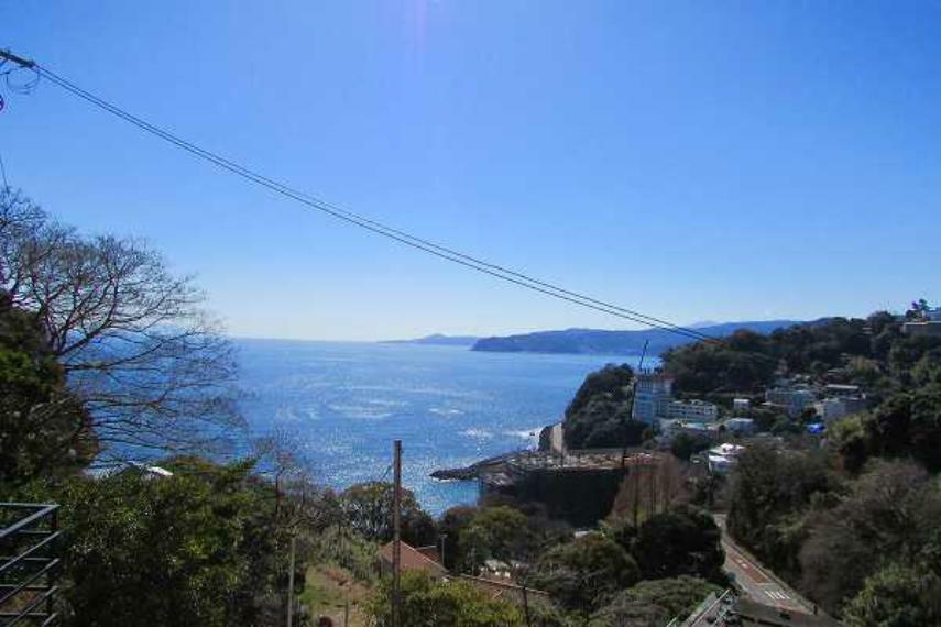 眺望 高台からの海や伊豆半島の眺めが気持ちいがいいです