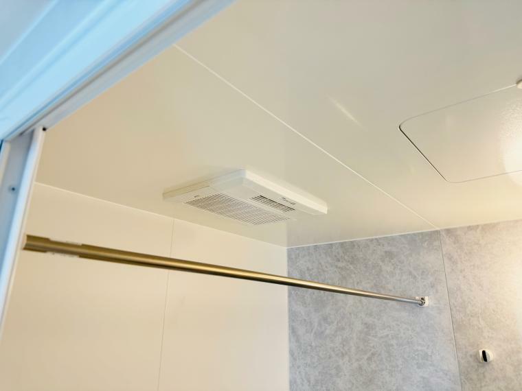 冷暖房・空調設備 雨の日も安心の浴室乾燥機つき