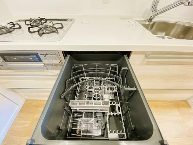 キッチン 毎日の家事をサポートしてくれる食洗器も標準に装備。ちょっと嬉しい設備です