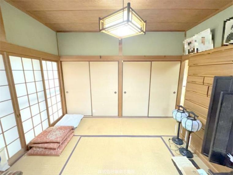 6帖和室。続き和室で隣の8帖和室と合わせてより広い空間にすることも可能です。収納スペースも豊富