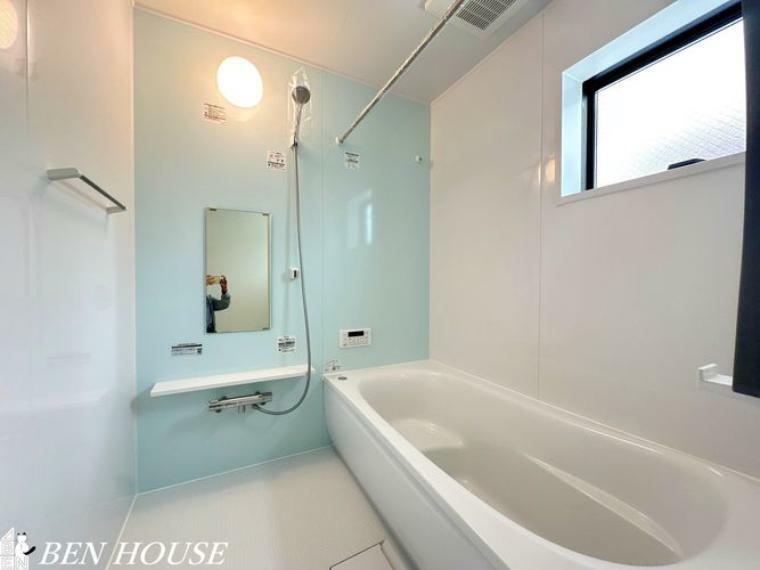 浴室 浴室・足を伸ばしてゆったりと入れる広々タイプのバスルーム。お子様との団らんの時間にもピッタリな空間です。