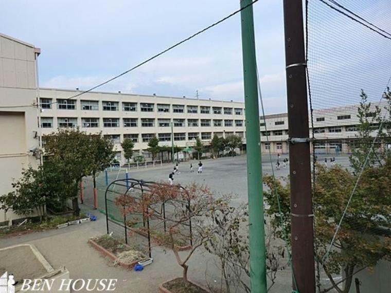 横浜市立坂本小学校 徒歩3分。教育施設が近くに整った、子育て世帯も安心の住環境です。