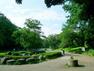 公園 三ツ池公園（78品種、およそ1600本のサクラが楽しめる公園。春にはお花見のお客さんで賑わいます。）