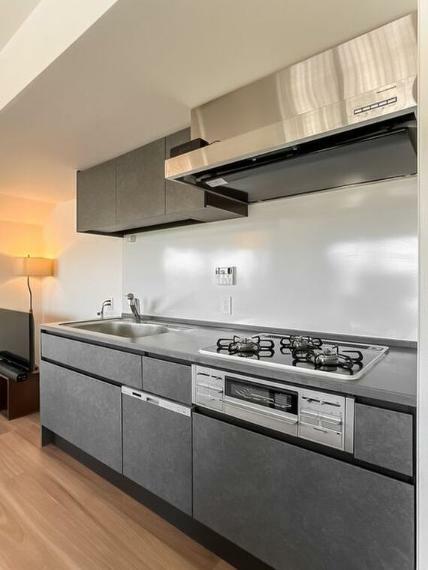 キッチン 料理を楽しむキッチンスペース。使いやすさと心地よい暮らしを追及し、愛着を持って使い続けられる空間へ。