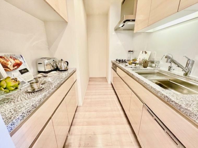 ダイニングキッチン 毎日の暮らしに大切な「食」を育む場所。機能性とデザイン性を兼ね備えたキッチン空間に。
