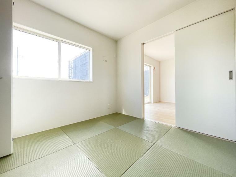 和室 柔らかい畳の空間は、お子様の遊び場や来客時のおもてなしの場所として重宝します。