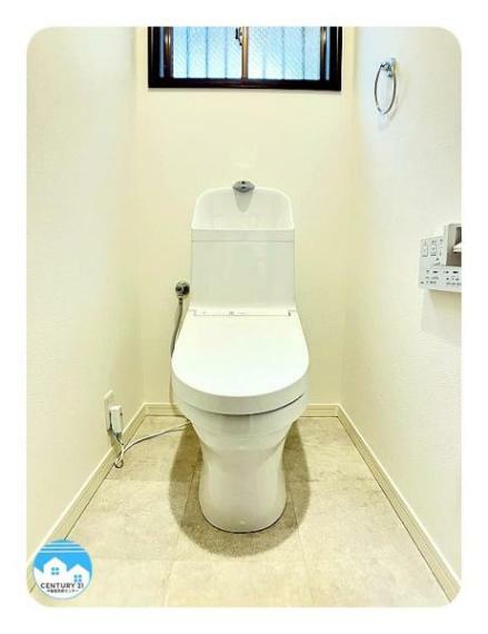 トイレ 1階、2階に節水省エネ仕様のシャワートイレを採用しています。