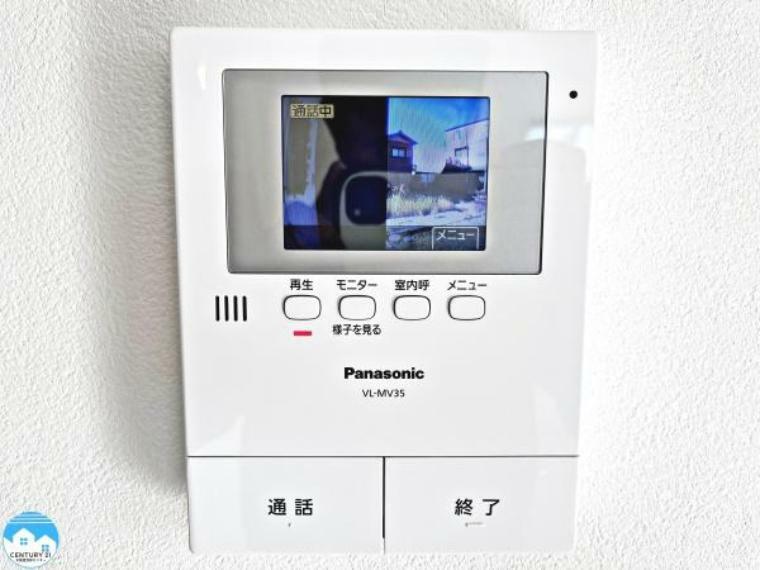 専用部・室内写真 映像と音声で玄関先の様子をチェックできるモニター機能で防犯対策もしっかりとしています。