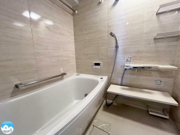 浴室 ユニットバスでゆったり家族で楽しめるバスタイム。時間が経っても冷めにくい保温浴槽。