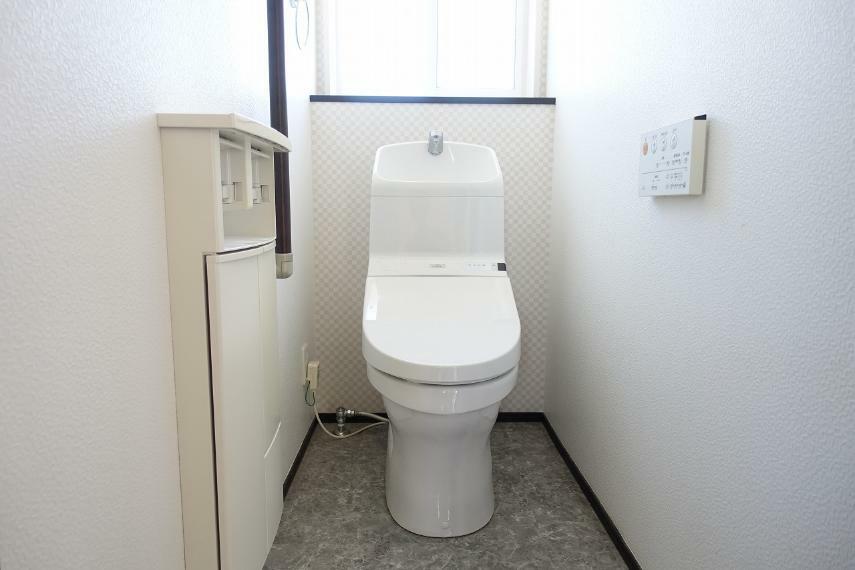 2階トイレ、温水洗浄便座付き