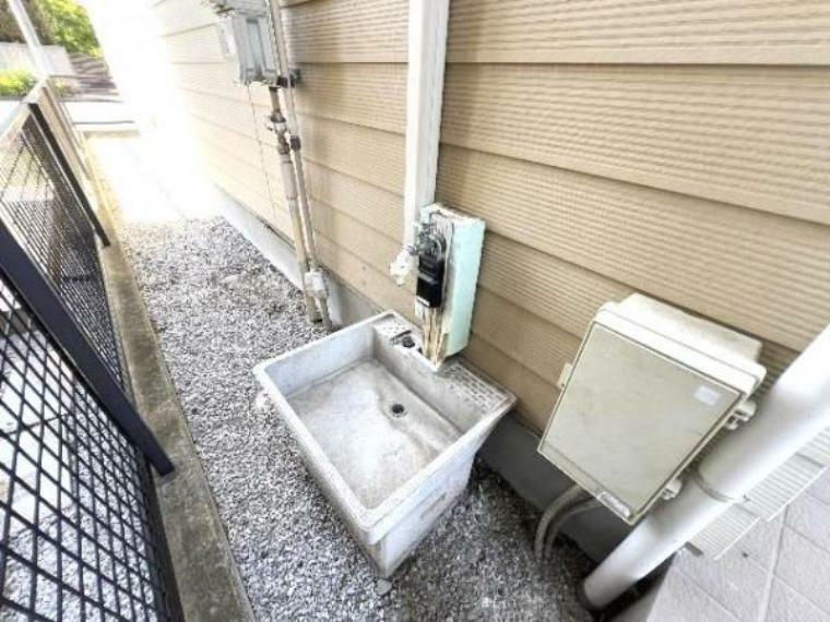 屋外に、洗車・ガーデニングに便利な外水栓がございます。