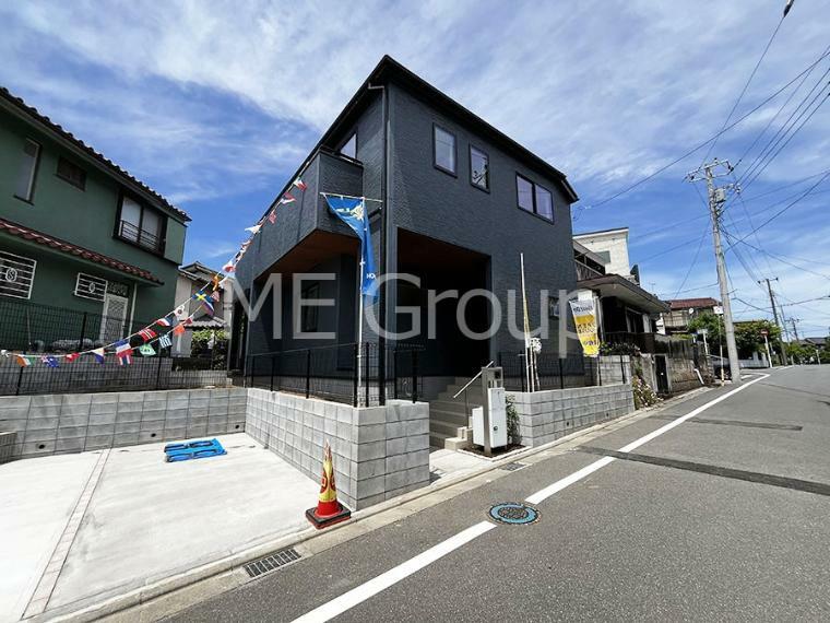 現況外観写真 JR常磐線「北松戸」駅より徒歩9分。4LDK、駐車スペース2台分可能！全居室2面採光で日当たりの良い住まいです。