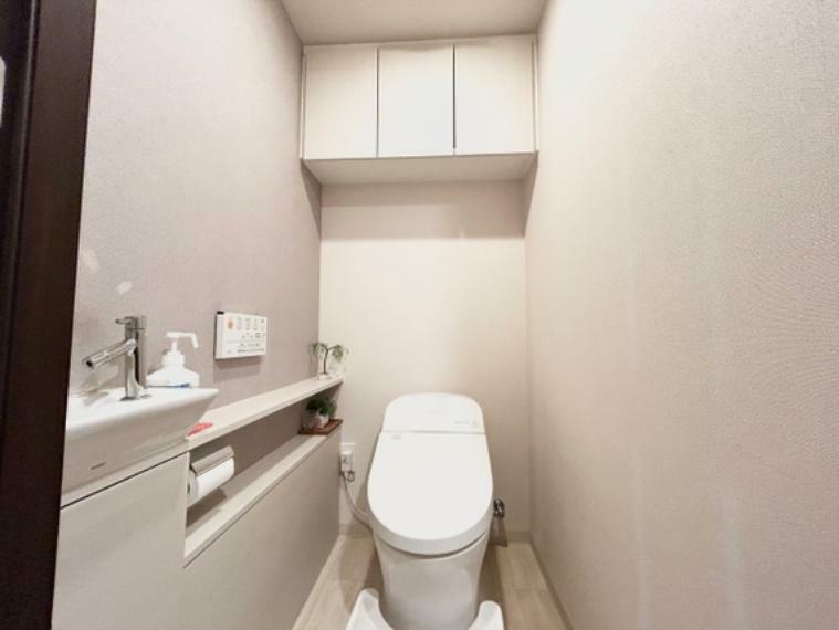 トイレは白を基調とした清潔のある空間です。居心地の良さを追求して設計しました。