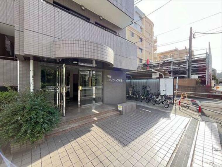 小田急線「喜多見」駅徒歩7分、安心の新耐震基準適合物件です。