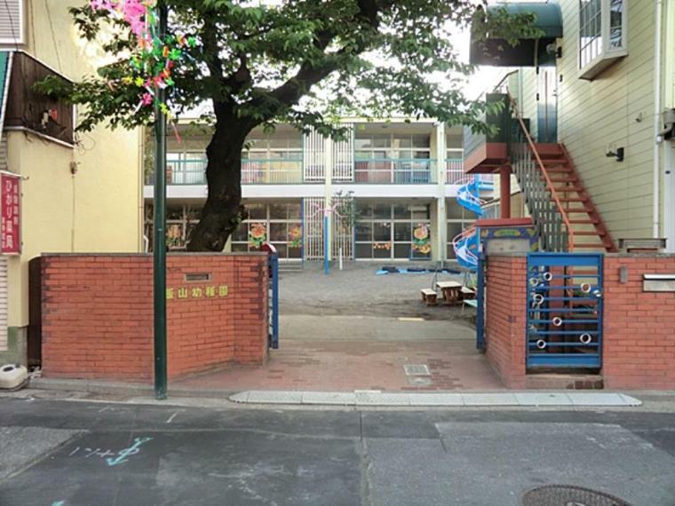 幼稚園・保育園 飯山幼稚園（園の敷地内には内科クリニックが併設されており、園児や職員の健康管理をしています。）