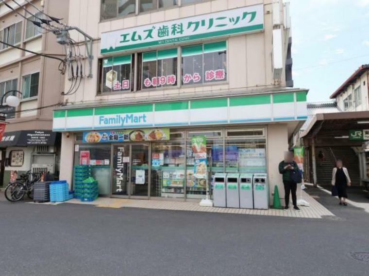 コンビニ ファミリーマート 東中野駅東口店