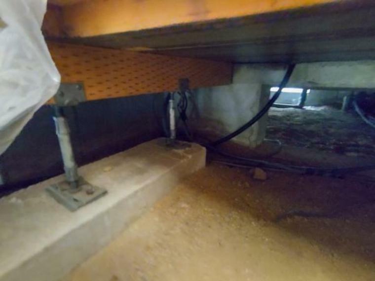 構造・工法・仕様 床下を確認の上、シロアリの被害調査と防除工事をおこなってお引渡しします。