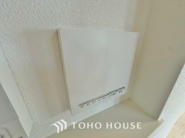 冷暖房・空調設備 通気性や快適性を重視したリビングには、空気を汚さずに室内を快適な温度に保つ床暖房を完備しております。