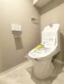 トイレ ・トイレ 　清潔感のある空間に、使いやすく調整可能な洗浄機能を標準装備。