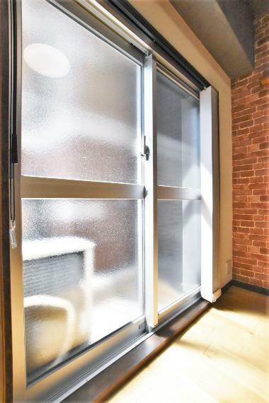 冷暖房の効率を上げ、結露を防ぐ複層ガラス