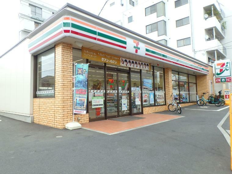 コンビニ セブンイレブン横浜保土ヶ谷公園前店（24時間営業ですので、急な買い物に便利です。）