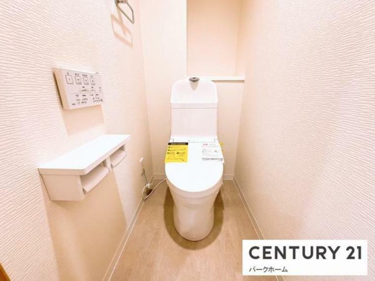 【トイレ】<BR/>スッキリとしたデザインの温水洗浄便座付きトイレ！