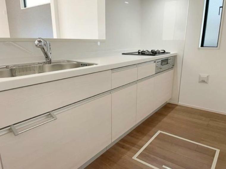 キッチン キッチンは機能的なシステムキッチン　浄水機が標準装備でついてきます