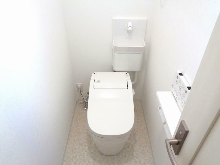 トイレ 寒い季節にも快適にお使いいただける、温水洗浄便座付きトイレ。