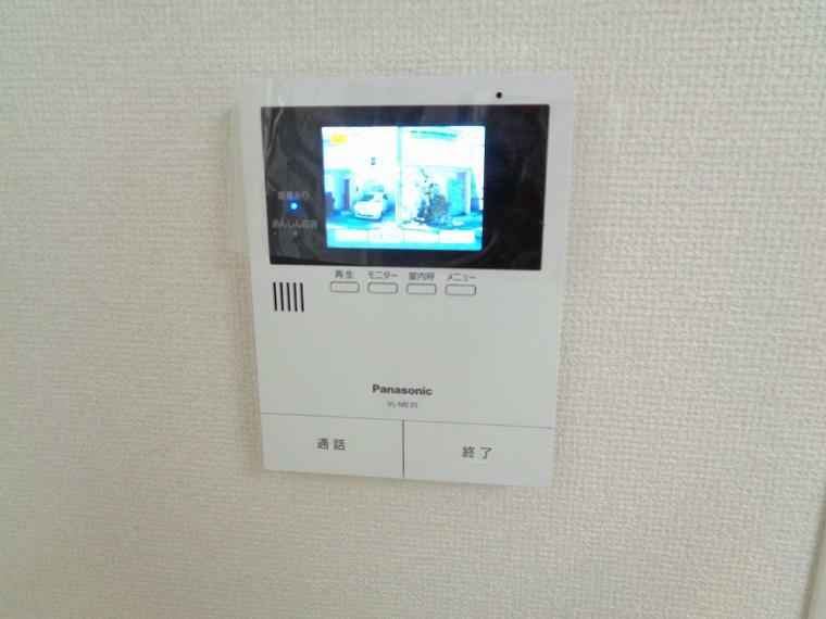 TVモニター付きインターフォン 来客時に便利なTVモニター付きインターホン。