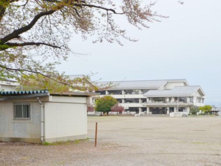 中学校 【中学校】休泊中学校まで2170m