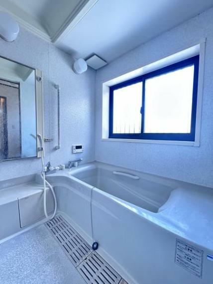 浴室 【リフォーム中写真5/20撮影】お風呂は水栓交換を行い、クリーニングにて仕上げます。給湯器リモコンも新しくなりますよ。