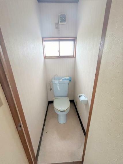 トイレ 【現況販売】2階トイレのお写真です。