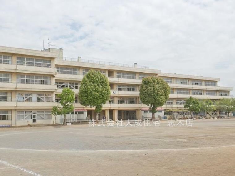 小学校 富士見市立みずほ台小学校（徒歩3分につき、お子様の通学に安心です。）