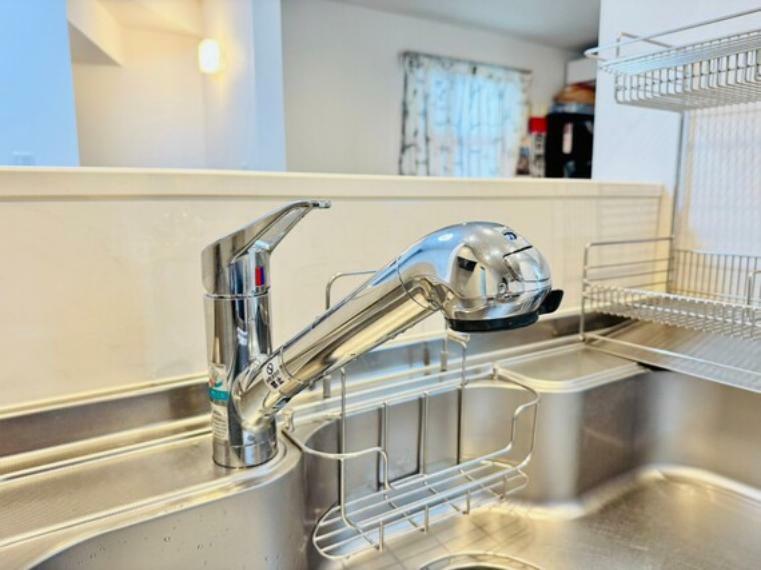 キッチン キッチンで場所を取らない、一体型浄水器を完備