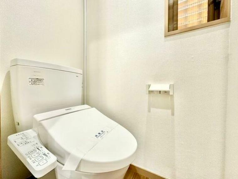 トイレ 落ち着いた雰囲気のシンプルなデザイン。
