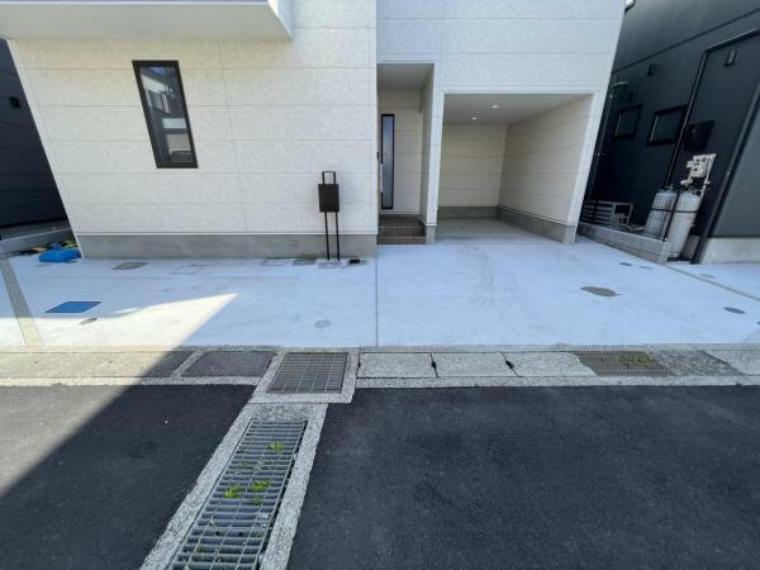 駐車場 セカンドカーにも便利な駐車2台可能です。