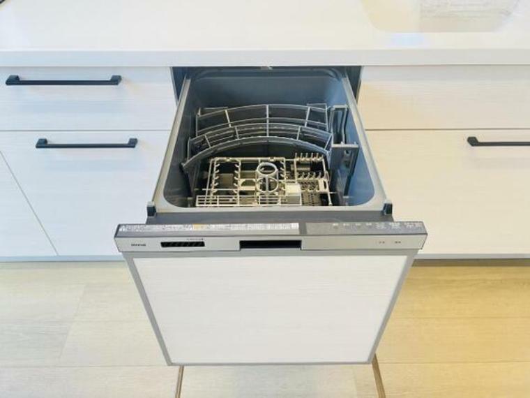 キッチン 食器洗浄乾燥機を完備しておりますので家事の時短も実現できそうですね。