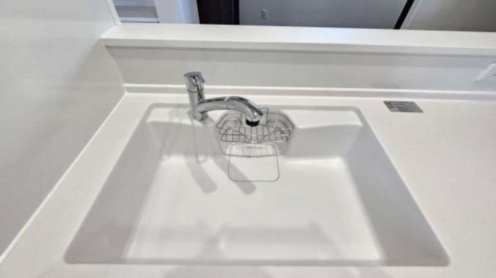 ハンドシャワー水栓が付いているので、シンクのお掃除もしやすいです。