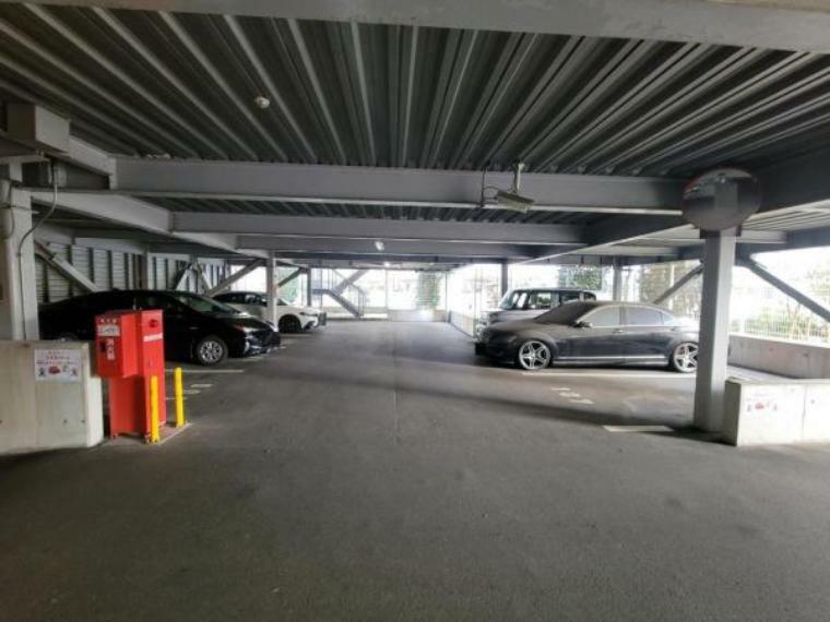立体式駐車場完備
