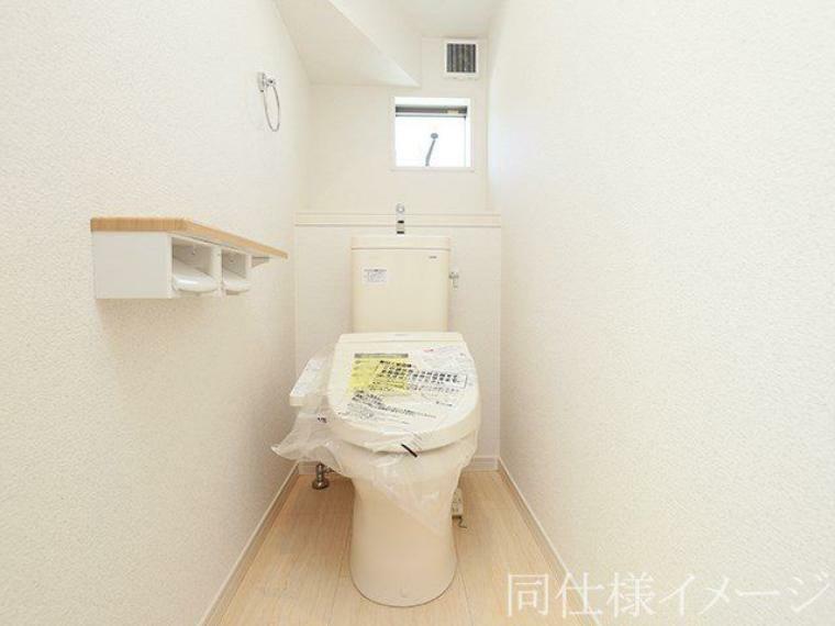 ＼同仕様写真/1階、2階どちらにも節水省エネ仕様のシャワートイレを採用しています。