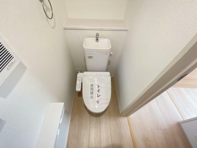 同仕様写真（内観） 1階、2階どちらにも節水省エネ仕様のシャワートイレを採用しています。
