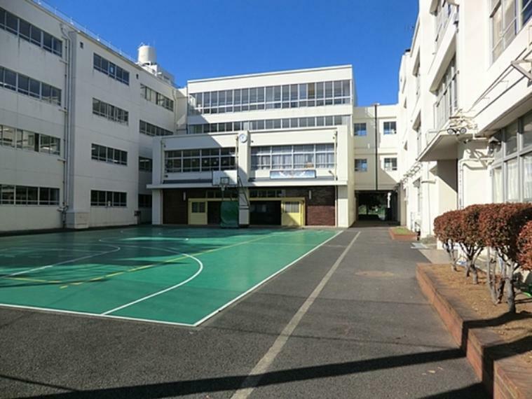 中学校 横浜市立日吉台西中学校　距離約60m