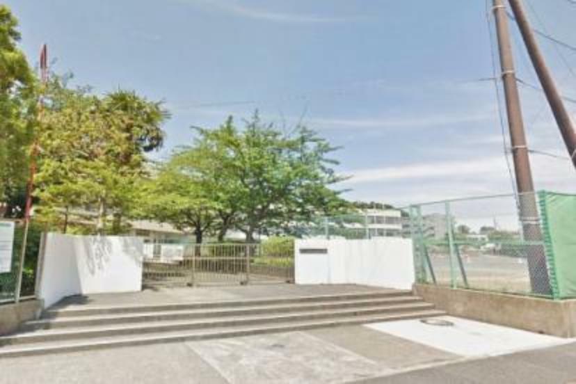 小学校 横浜市立釜利谷東小学校 子どもたちが「自分づくり」を進めながら、様々な人・もの・こととのよりよいつながりを築いていく学校にします