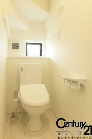 同仕様写真（内観） ■1・2階ともに『節水省エネ仕様シャワートイレ』を採用しています！■