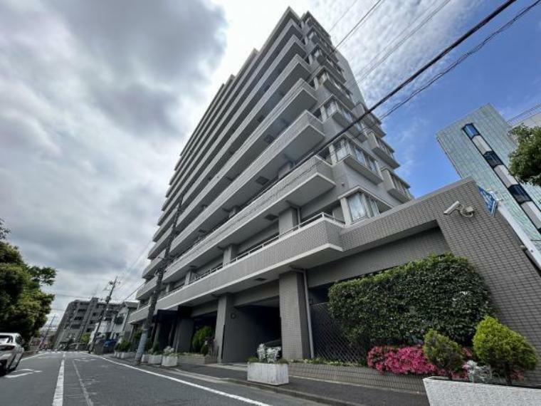 外観写真 北綾瀬駅まで徒歩8分の立地に建つ11階建てマンション